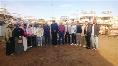  طلاب كليه تكنولوجيا المصائد والأسماك بجامعة أسوان في زيارة لحلقة السمك بالغردقة 
