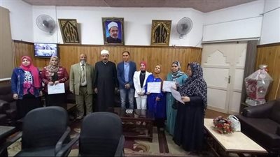 رئيس منطقة سوهاج الأزهرية يكرم المشاركين في المعرض الفني الأول بجنوب الصعيد