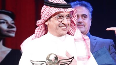 بالصور.. عبدالإله السناني يتسلم درع شرم الشيخ للمسرح الشبابي