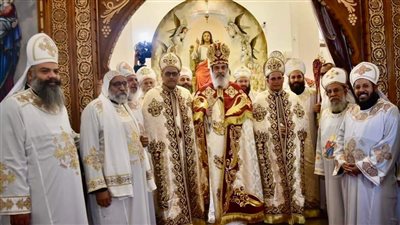 الأنبا مقار يشهد سيامة كاهنين وترقية قمص بإيبارشية الشرقية.. شاهد