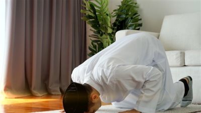 تعرف على الترتيب بين فريضة الفجر وسنته