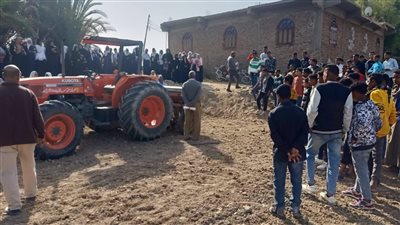 تعليم قوص تبدأ زراعة القمح بنظام التسطير 