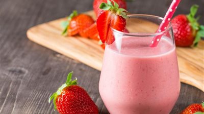 لهذا السبب لا تضيف السكر إلى الفراولة.. طبيبة تكشف مفاجأة 