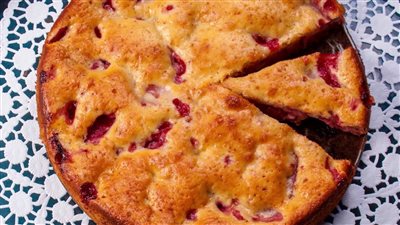 أسهل طريقة لتحضير كيكة الزبادي بالفراولة