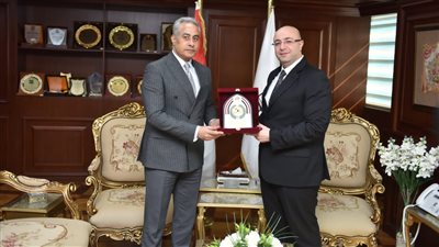 بالصور.. محافظ بني سويف يستقبل وزير العمل في بداية جولته بالمحافظة