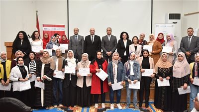 وزير العمل ومحافظ بني سويف يشهدان تخرج برنامج بناء قدرات 103 امرأة 