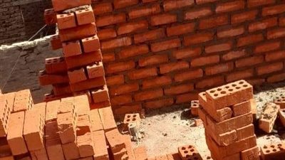 إيقاف أعمال بناء مخالف بقرية الأشراف بقنا