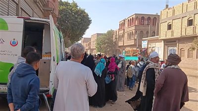 الكشف علي 372 مواطن بالقافلة العلاجية المتخصصة بقرية سمهود بقنا