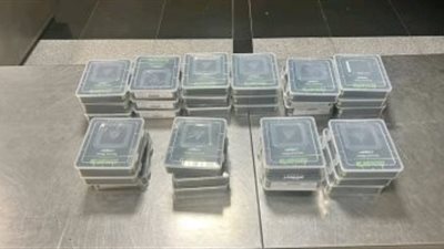 مطار أسيوط يضبط مهرب بـ30 وحدة جهاز اختبار وقياس محمول