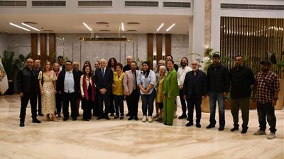 محافظ جنوب سيناء يستقبل كوكبة من نجوم المسرح من كل دول العالم