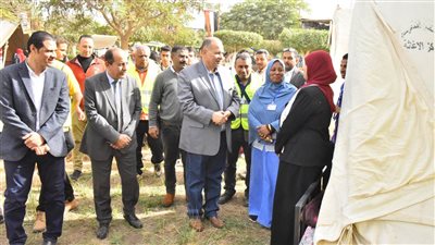 محافظ أسيوط يتفقد معسكر للإيواء العاجل بالحديقة الدولية ببني غالب 