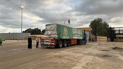 القافلة الثالثة لبيت الزكاة تعبر ميناء رفح البري دعمًا لغزة