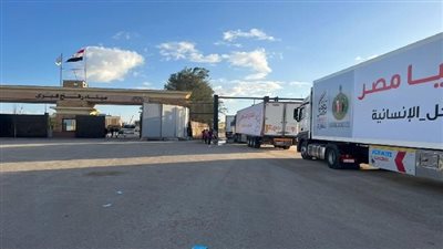 القافلة الثالثة لبيت الزكاة تعبر ميناء رفح البري دعمًا لأهل غزة