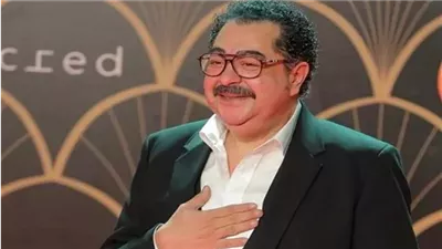 عزاء طارق عبدالعزيز .. أحمد السقا أول الحاضرين