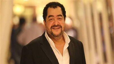 وصول أحمد خالد صالح عزاء الراحل طارق عبدالعزيز