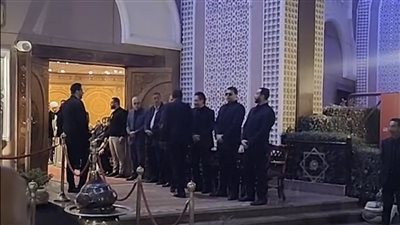 محمد رياض وأحمد خالد صالح يتلقان عزاء الراحل طارق عبدالعزيز 