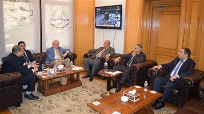 غرفة القاهرة تستقبل سفير بيرو لبحث سُبل زيادة التعاون التجاري والاستثماري المشترك