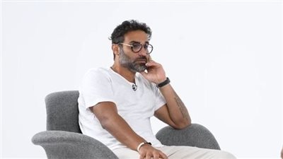 «سمك لبن تمر هندي» آخر تصريحات أحمد فهمي بعد الطلاق 