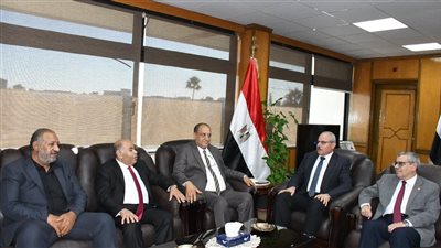 رئيس جامعة القناة يستقبل وفد من السفارة الليبية