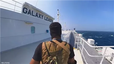 عاجل.. انفجارات قوية قرب سواحل اليمن وأنباء عن استهداف سفينة إسرائيلية 