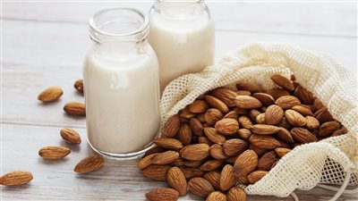 تفاصيل مشروب الحليب لتعزيز الكالسيوم وتقليل هشاشة العظام..إضافات مهمة