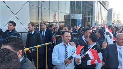 اللجان الانتخابية تشهد إقبالًا كثيفًا من المصريين بالخارج منذ بداية عمليات الاقتراع 