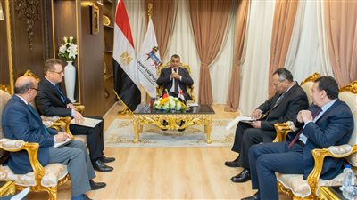 وزير الإنتاج الحربي يستقبل 