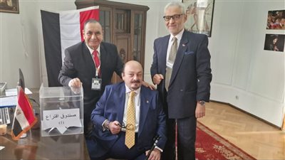 عُرس انتخابى.. سفير مصر برومانيا يدلى بصوته فى الانتخابات الرئاسية
