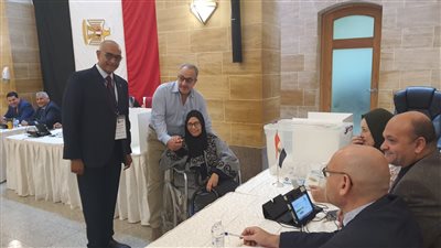 السفير المصرى بالسعودية: تيسيرات لكبار السن داخل اللجان
