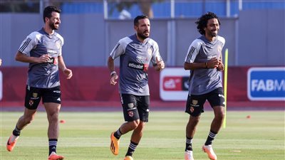 مران بدني خفيف للاعبي الأهلي استعدادًا لمواجهة يانج أفريكانز الليلة