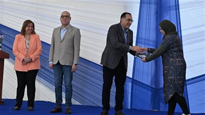 رئيس الوزراء يتفقد ويسلم وحدات المبادرة الرئاسية 