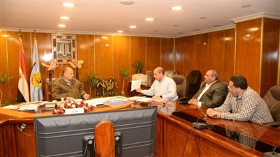 محافظ أسيوط يتابع العمل بمنظومة تقنين أراضي أملاك الدولة 