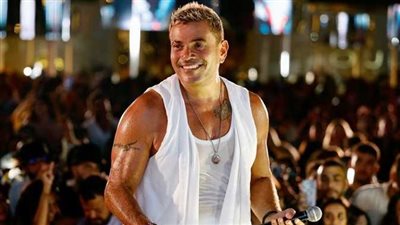 هل خضع للتجميل؟.. عمرو دياب يصدم الجمهور بتغيير ملامحه والجمهور يشبهه بمحمد رمضان (شاهد)