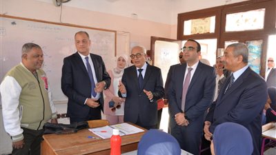 وزير التعليم يتفقد مدرسة فاطمة الزهراء الإعدادية بنات بالإسماعيلية 