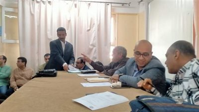 صحة قنا تعقد اجتماعاً مع مديري الإدارات لمناقشة الإستعداد للإنتخابات الرئاسية