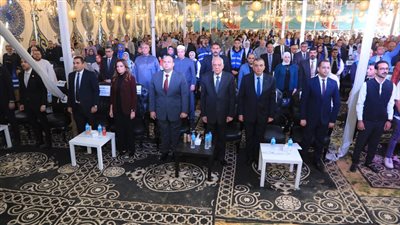محافظ الجيزة يسلم 160 كرسي متحرك كهربائي وعادي على أبناء المحافظة بالتعاون مع حياة كريمة