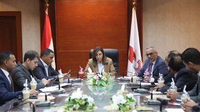 لوضع استراتيجية تطوير المنظومة .. وزيرة الثقافة تجتمع بمديري إقليم وسط الصعيد الثقافي  