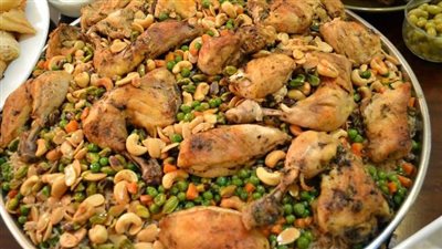 جددي سفرتك وحضري أرز بالدجاج والمكسرات اللذيذ