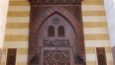 حكم إكمال النافلة إذا أقيمت الصلاة المفروضة