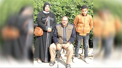 أسرة بين سندان الفقر والمرض