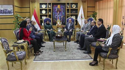 المستشار الثقافى لسفارة البحرين فى زيارة جامعة المنصورة