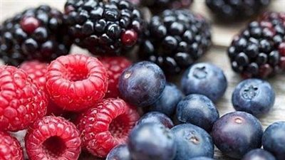 رغم فوائده الكثيرة.. فئات ممنوعة من تناول التوت