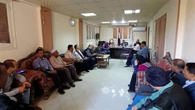 مدير تعليم أبوتشت يوجه الإلتزام بمواعيد العمل الرسمية