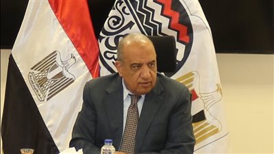 الدكتور محمود عصمت: تطوير صناعة الغزل والنسيج يحظى بدعم القيادة السياسية