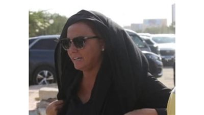 بشرى تصل مكان جنازة ناهد فريد شوقي