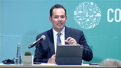 رئيس مركز المعلومات يشارك في قمة 