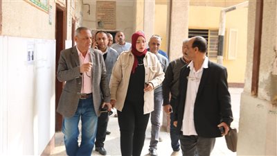 رئيس مركز قنا يتابع تجهيزات لجان الإنتخابات الرئاسية