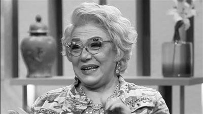 نجوم الفن يودعون ناهد فريد شوقي إلى مثواها الأخير (صور) 