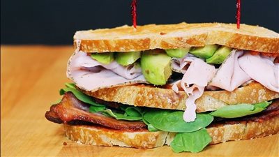 للانش بوكس.. طريقة عمل ساندوتش تركي بالأفوكادو