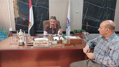 مدير تعليم نجع حمادي يعقد اجتماعًا تنسيقيًا مع أعضاء غرفة العمليات المركزية